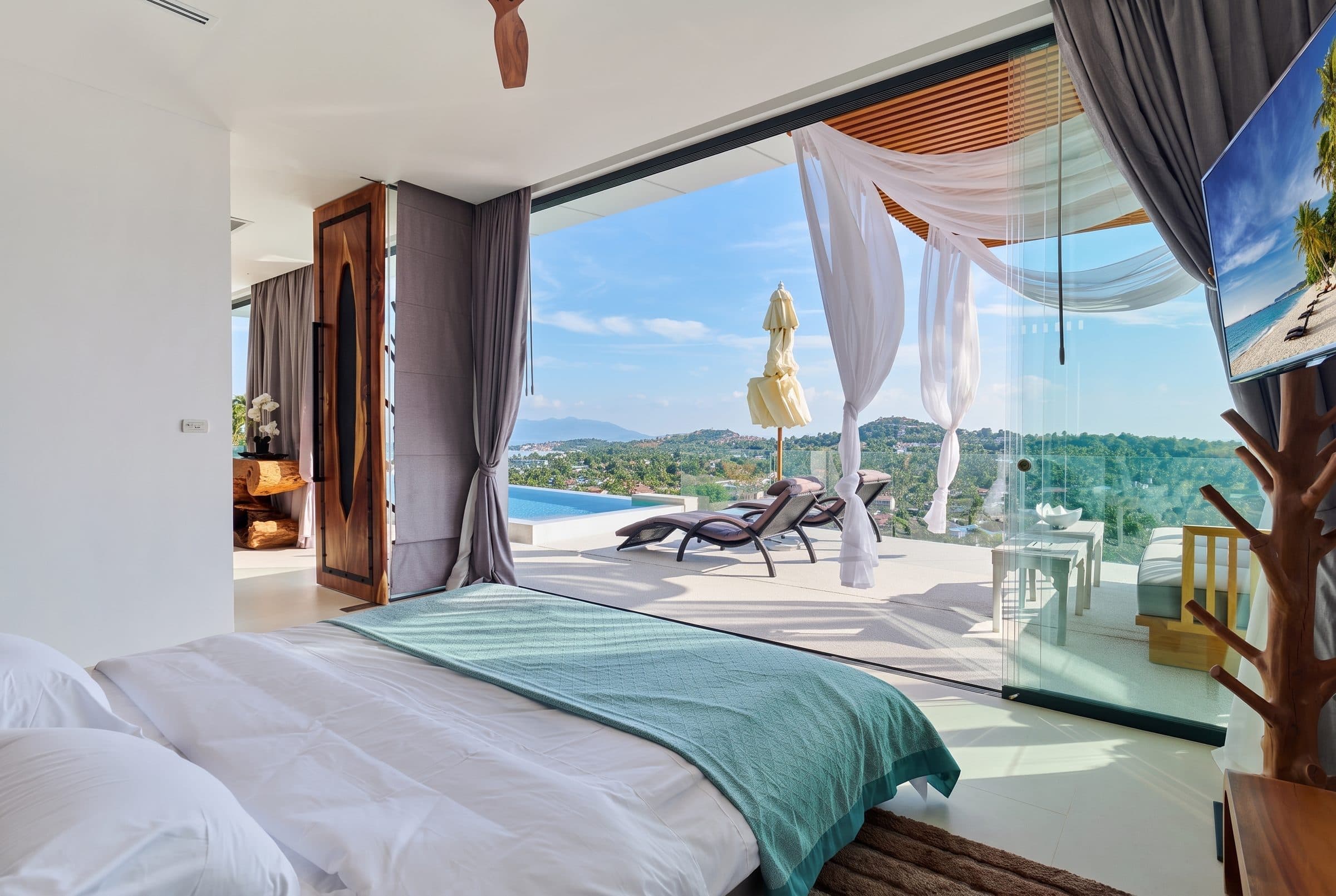 Bedroom opening onto the pool terrace