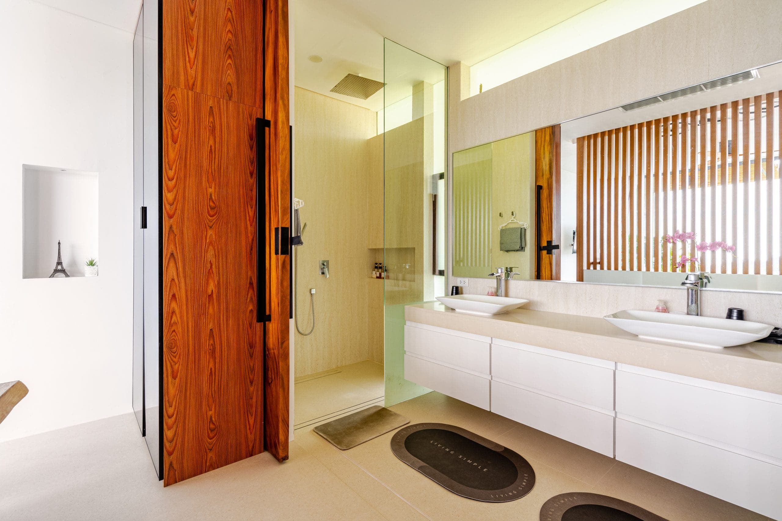 Honeymoon suite bathroom
