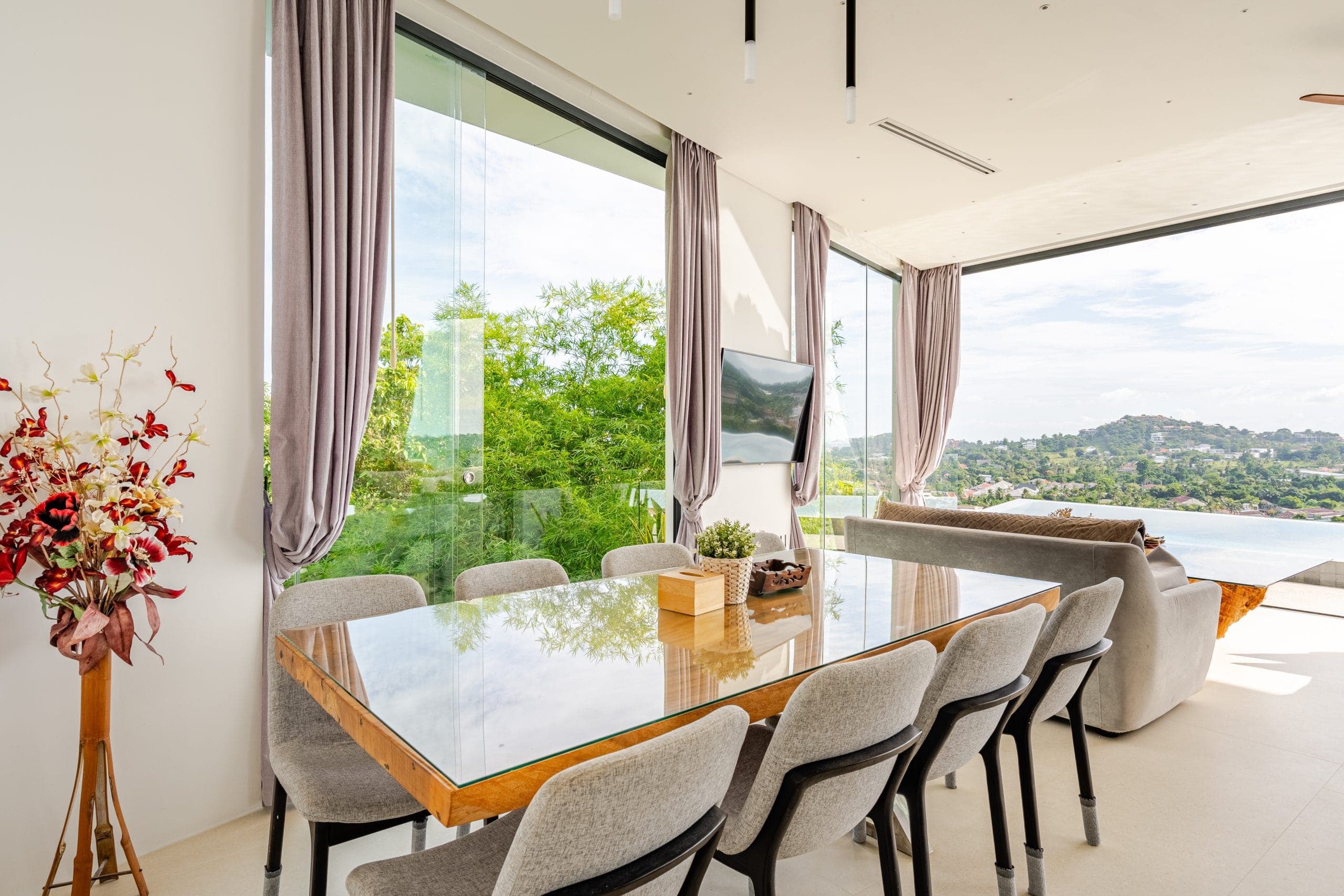 Honeymoon suite dining area