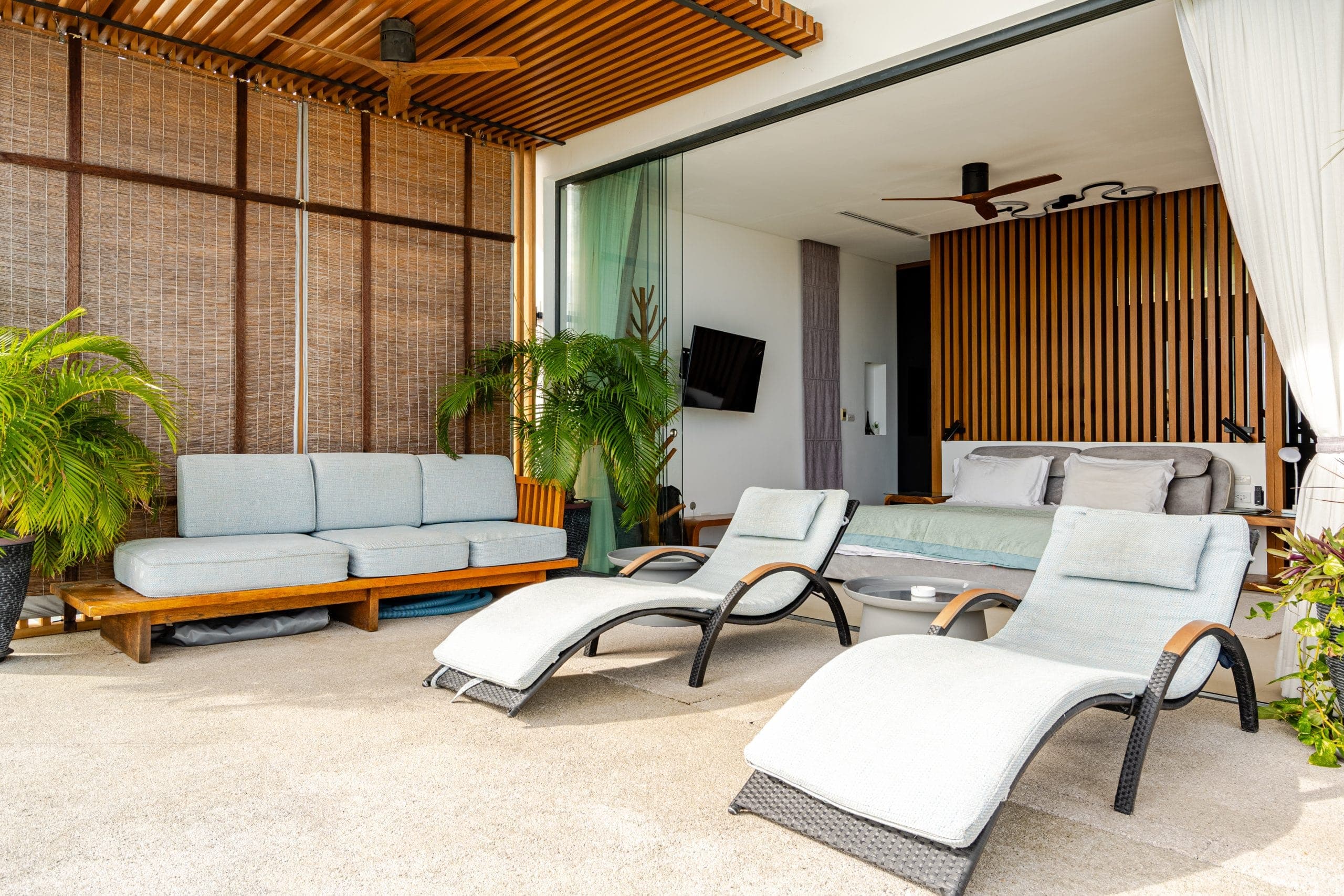 Honeymoon suite sunbeds
