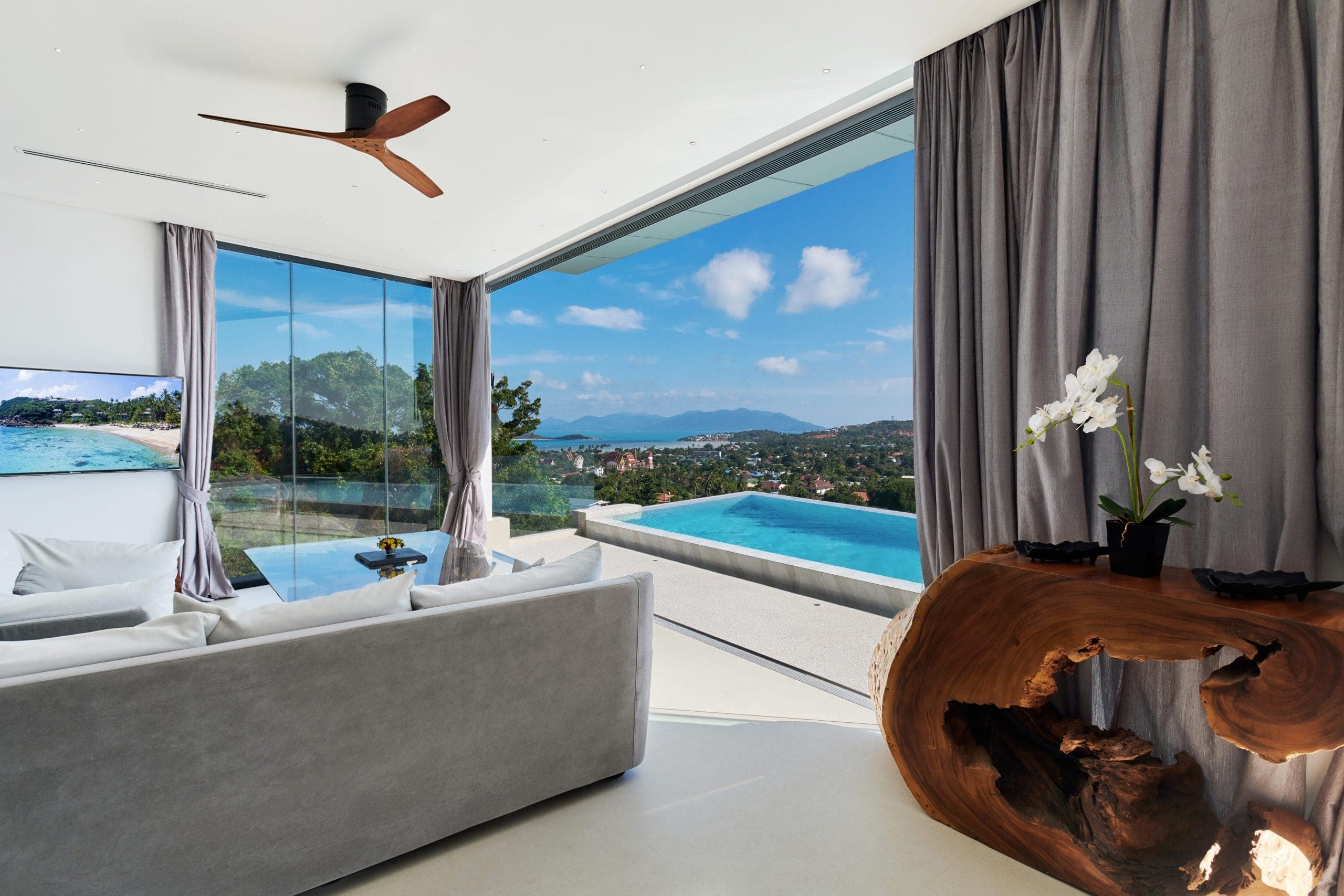 Honeymoon suite infinity pool
