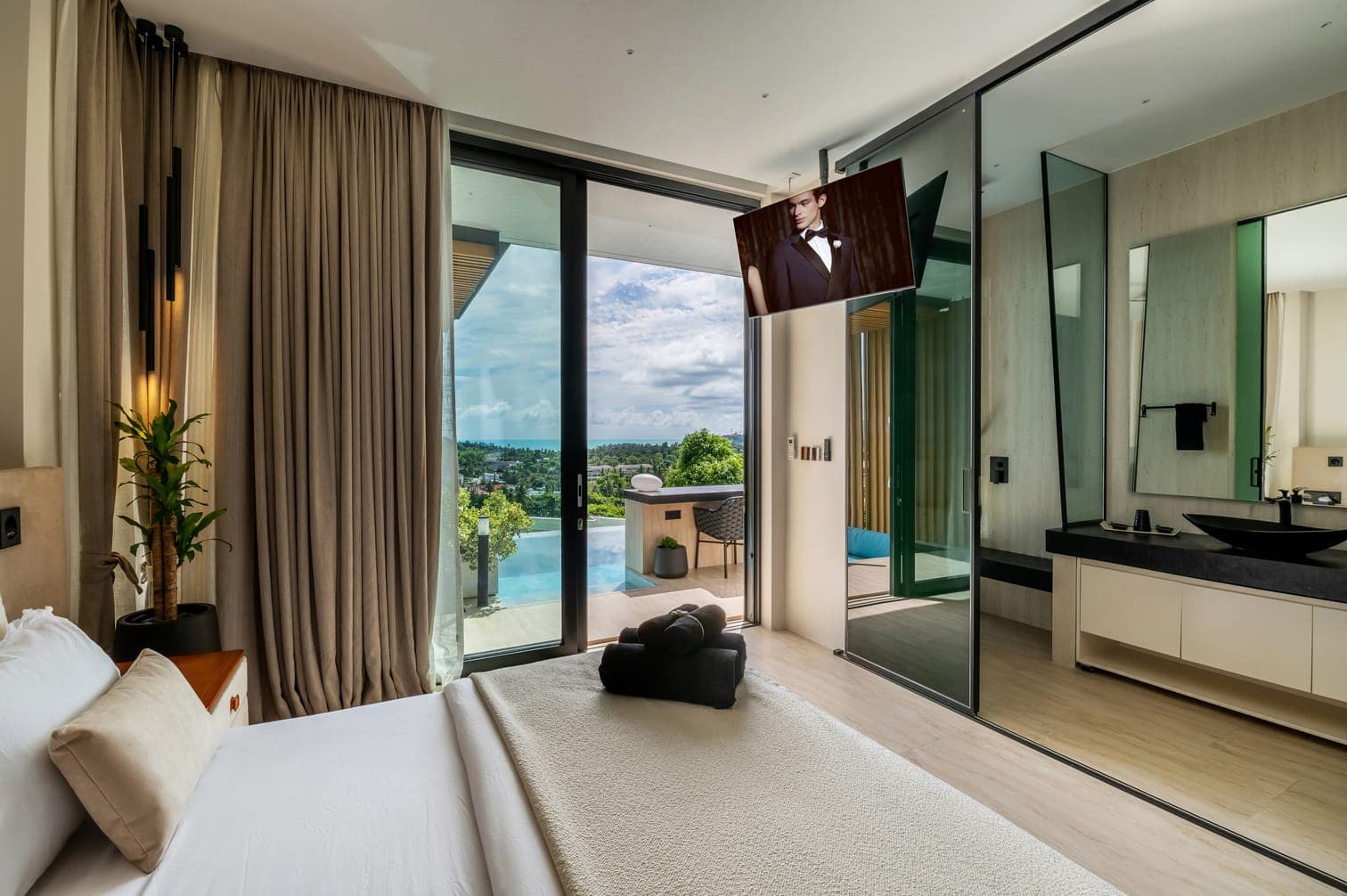 Tuxedo villa top floor