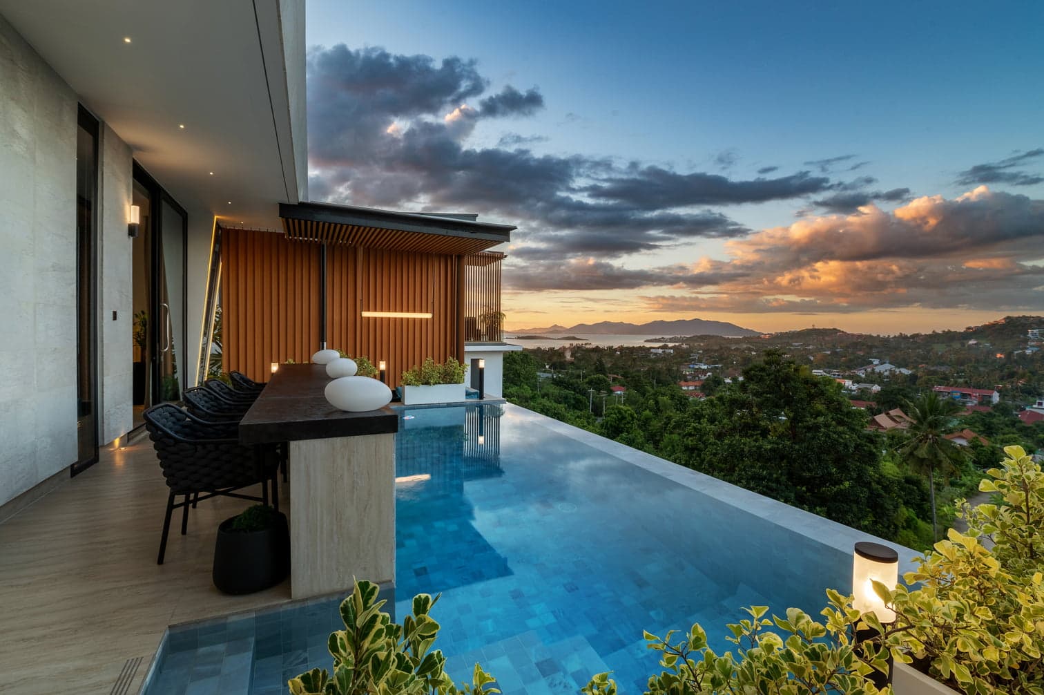 Tuxedo villa sitting area
