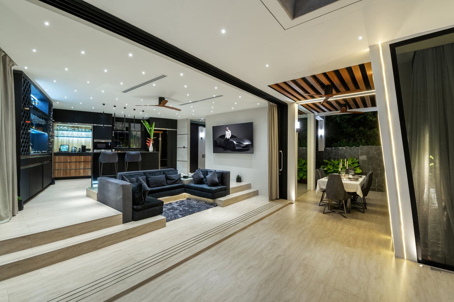 Tuxedo villa dining area