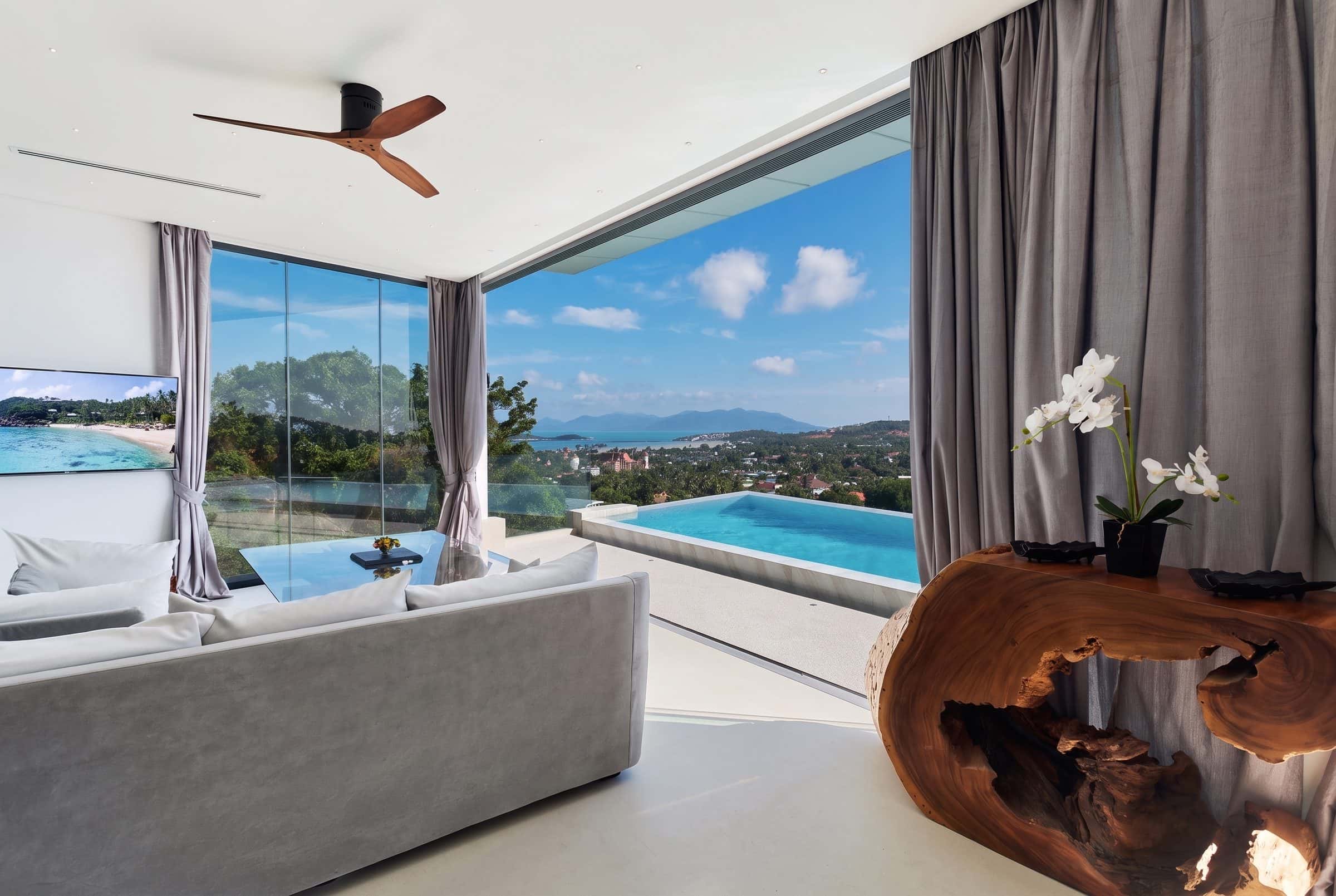 Honeymoon Suite living room with private pool and sea view