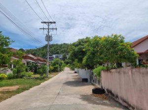 Quiet residential street in Koh Samui surrounded by lush tropical greenery, ideal for family-friendly stays.
