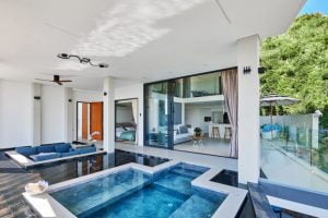 Jacuzzi balcony in Magic Suites, ideal for corporate retreats.