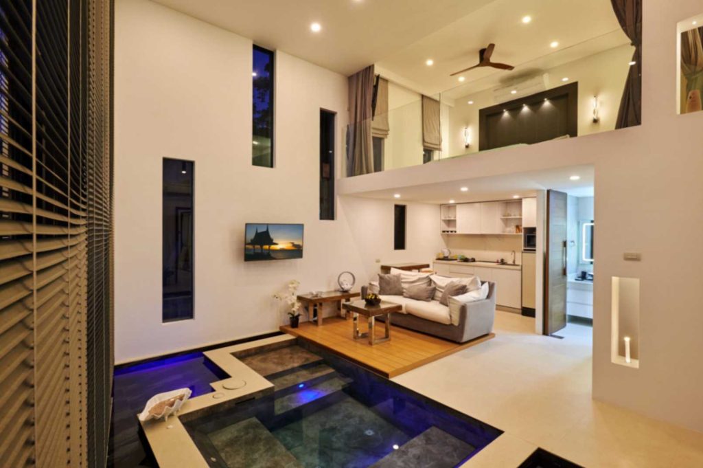 Inside view of the Sunrise jet plunge pool private suite.